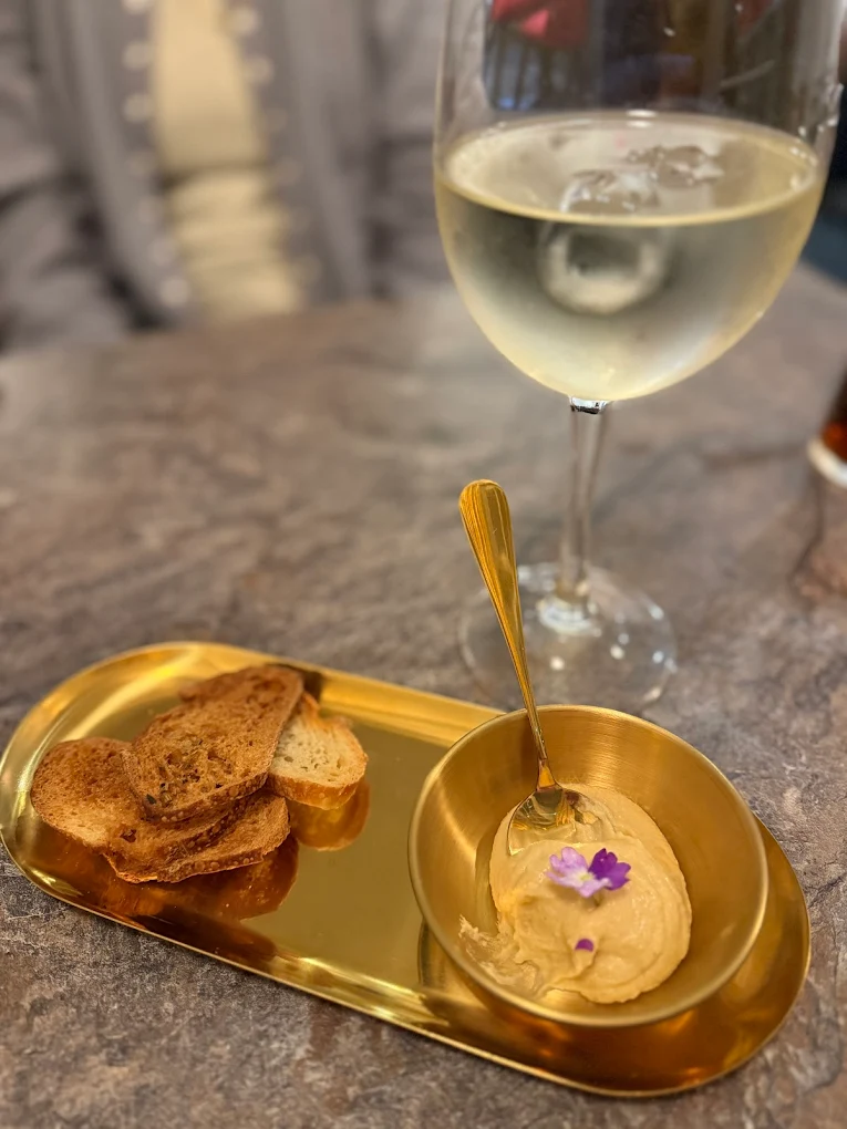 Entrées marocaines — brick et salade